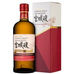 Nikka whisky,  która została wykończona w Apple Brandy Wood. 